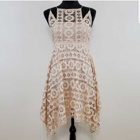 Lace dress - Picture 2 of 6